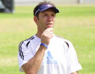 Stormers defence coach Brendan Venter looks on at training, Bellville High Perfomance Centre, Cape Town, South Africa, February 17, 2009