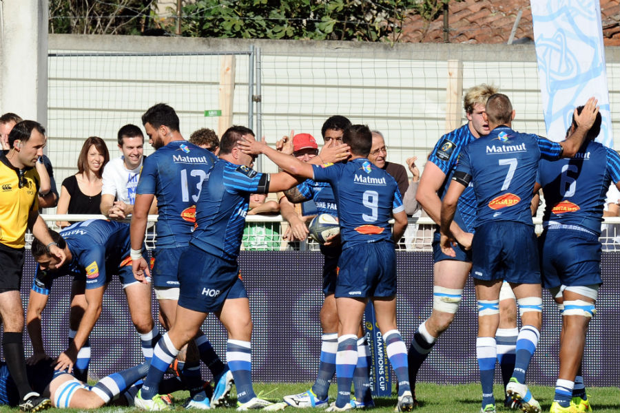 Castres celebrate scoring a try