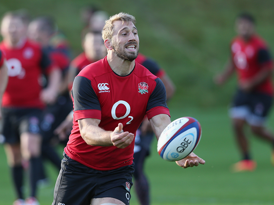 Chris Robshaw takes part in England training
