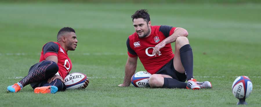 England's Kyle Eastmond and Brad Barritt chat in training