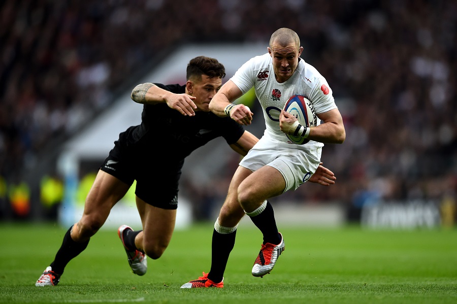 Mike Brown is tackled by Sonny Bill Williams
