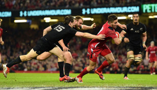 Rhys Webb breaks through to score a try for Wales, Wales v New Zealand, Millennium Stadium, Cardiff, November 22, 2014