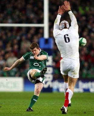Brian O'Driscoll lands a drop goal, Ireland v England, Six Nations Championship, February 28, 2009