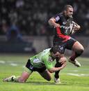 Toulouse centre Malell Kunavore is tackled by Montauban's Brice Mach