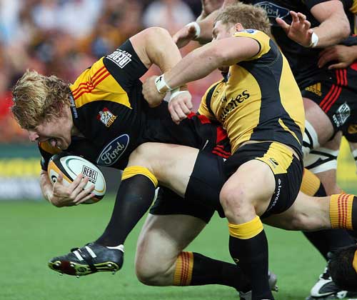 The Chiefs' Aled de Malmanche takes on the Western Force defence