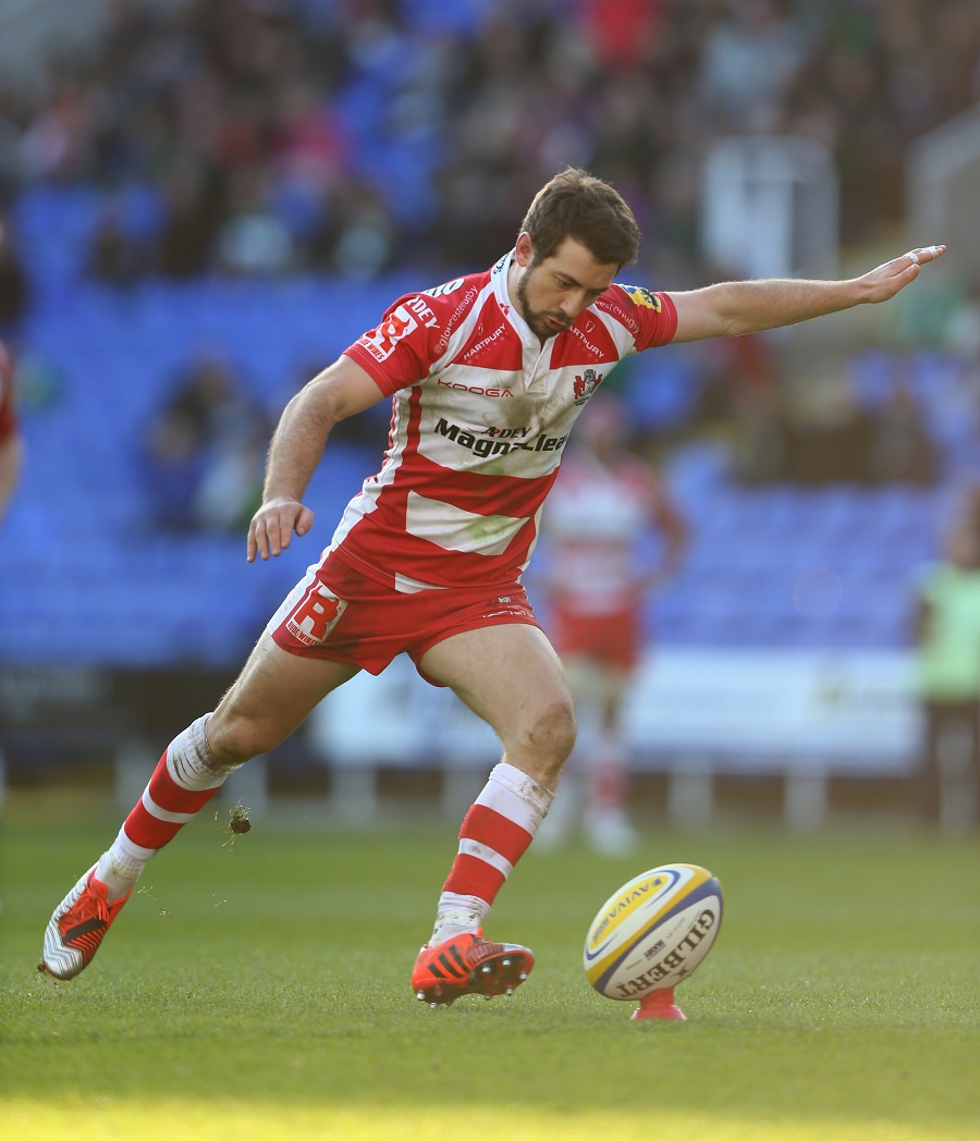 Gloucester captain Greig Laidlaw takes a shot at goal