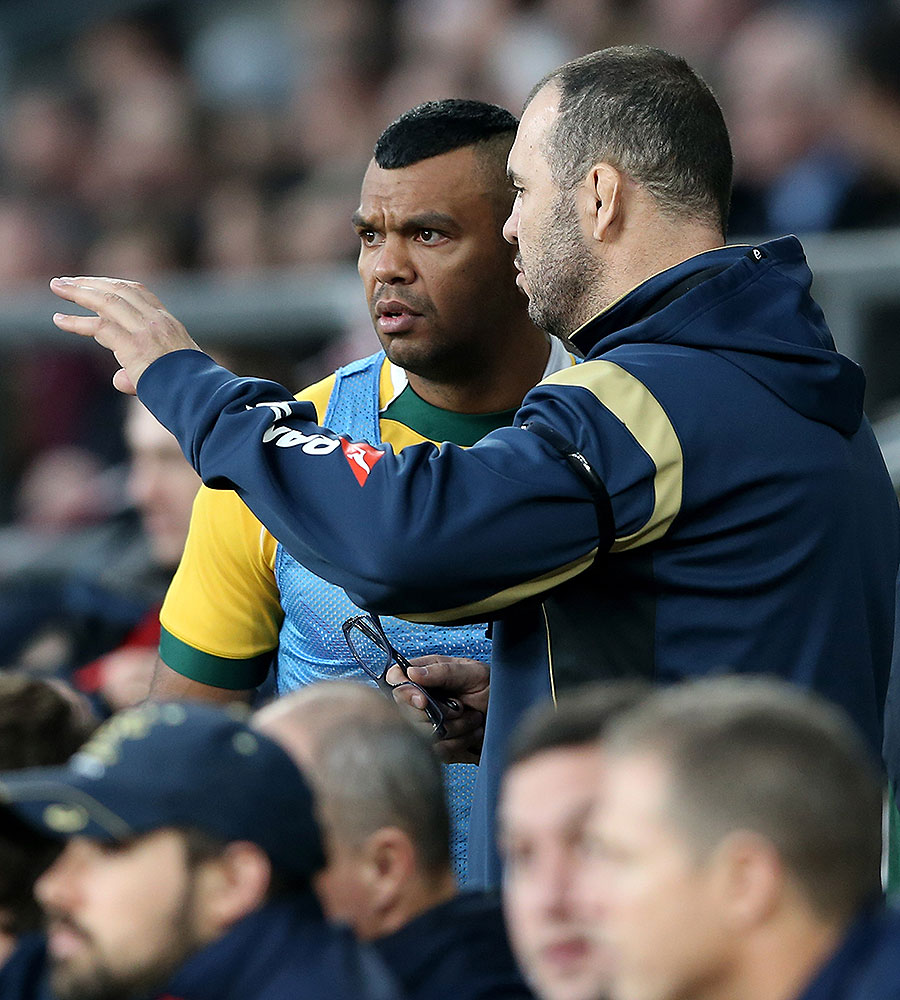 Michael Cheika dishes out some instructions to Kurtley Beale