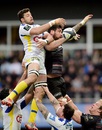Damien Chouly and Jim Hamilton do battle at the lineout