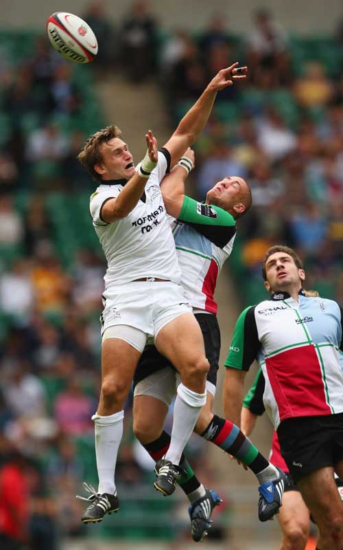 Harlequins' Mike Brown and Newcastle's Andrew Fenby compete for a high ball