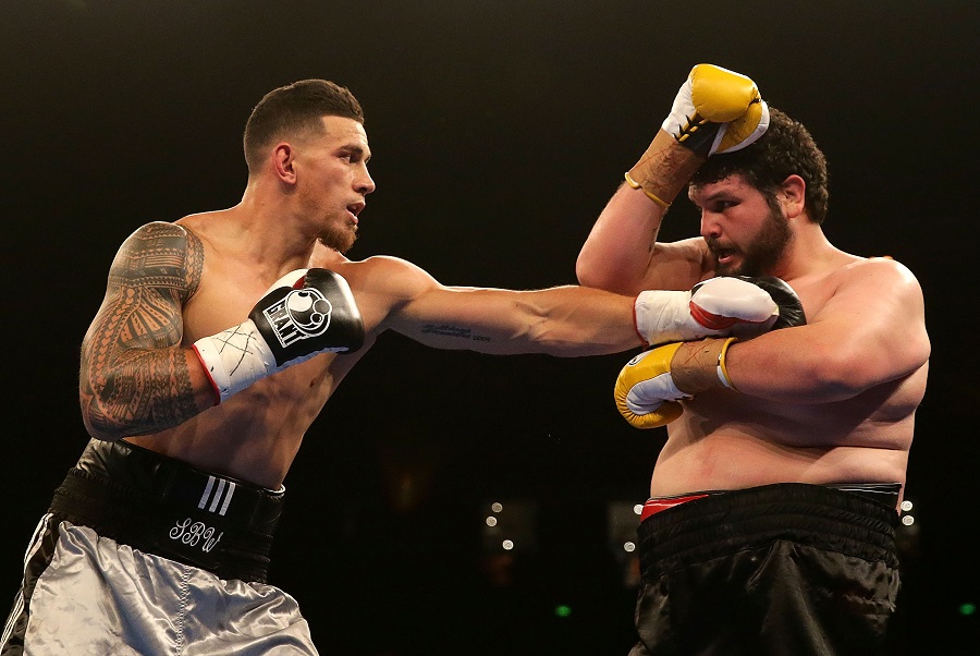 Sonny Bill Williams defeated Chauncy Welliver in a heavyweight bout to keep his unbeaten record in the ring 