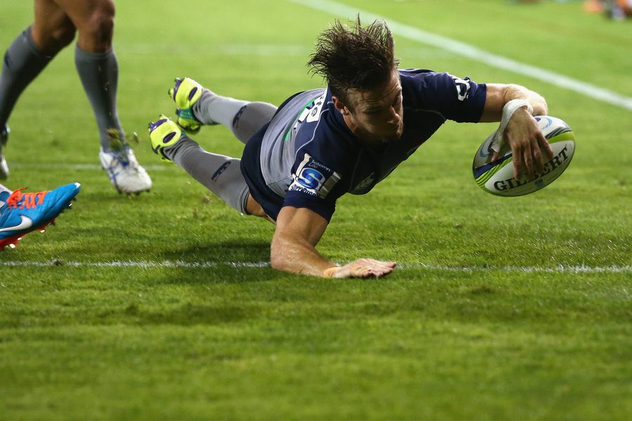 Rob Horne dives over the try-line