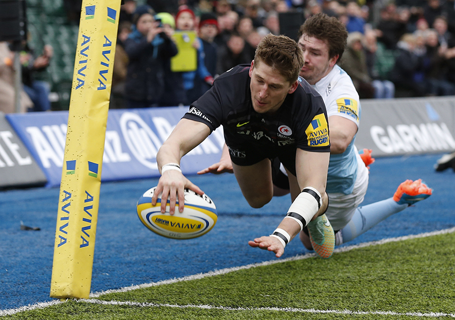 David Strettle dives over to score a try for Saracens