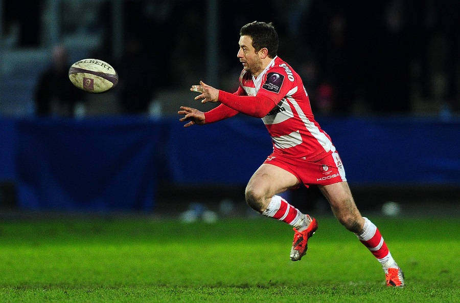 Greig Laidlaw releases a pass