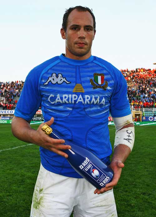 Italy's Sergio Parisse poses  with his man of the match award