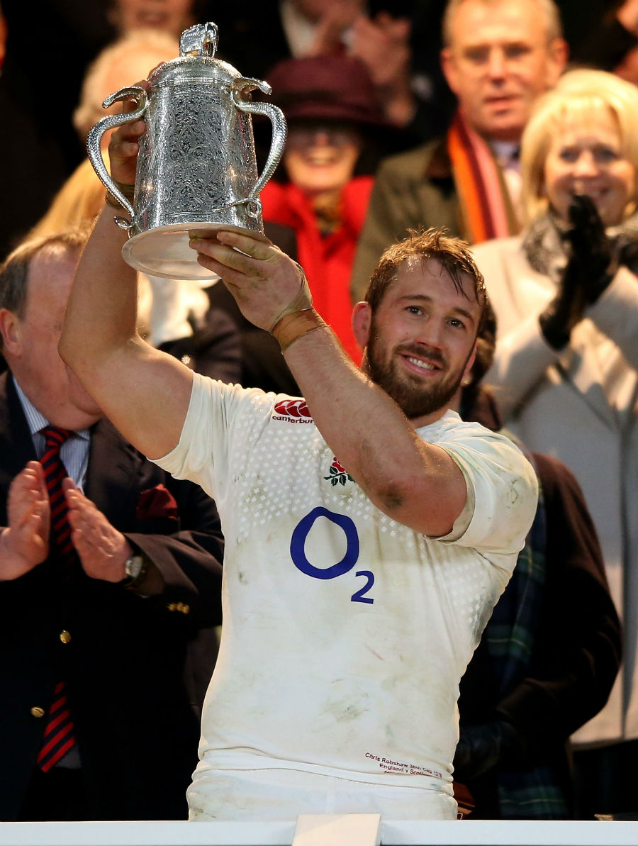England captain Chris Robshaw lifts the Calcutta Cup