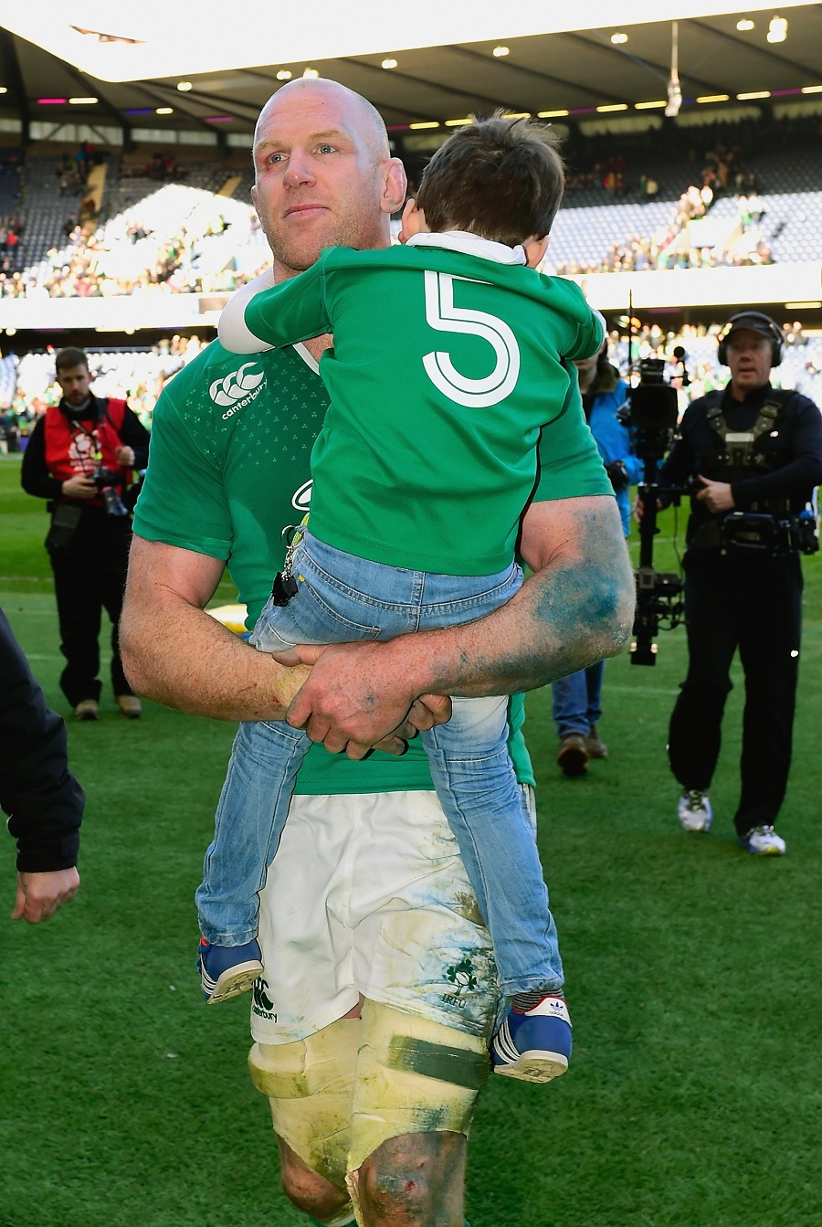 Paul O'Connell celebrates victory with his son