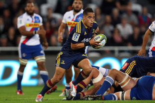The Highlanders' Aaron Smith takes off for a run, Highlanders v Stormers, Dunedin, March 28, 2015