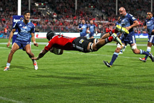 Jordan Taufua of the Crusaders goes vertical for a try, Crusaders v Blues, Super Rugby, AMI Stadium, Christchurch, April 25, 2015