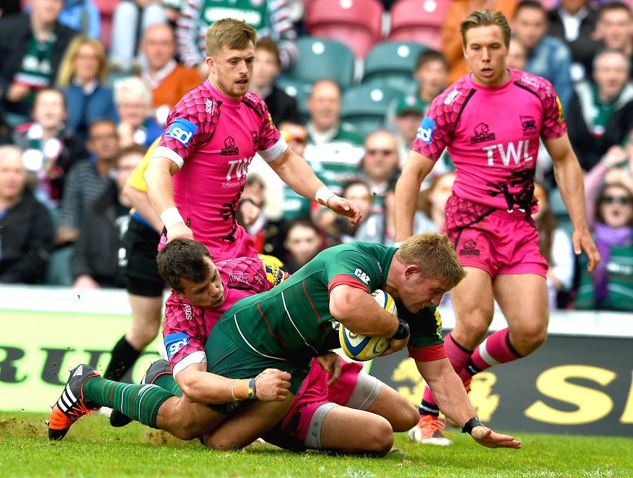 Tom Youngs of Leicester Tigers goes over for a try