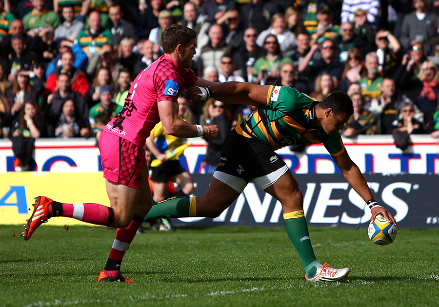 Luther Burrell of Northampton goes over to score his second try 