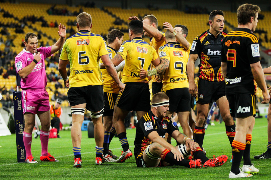 The Hurricanes congratulate Ardie Savea after he scores a try