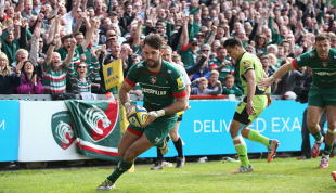 Niall Morris breaks clear to score a try, Leicester Tigers v Northampton Saints, Aviva Premiership, Welford Road, May 16, 2015
