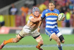 The Stormers' Juan de Jongh takes off for a run, Stormers v Cheetahs, Cape Town, May 30, 2015
