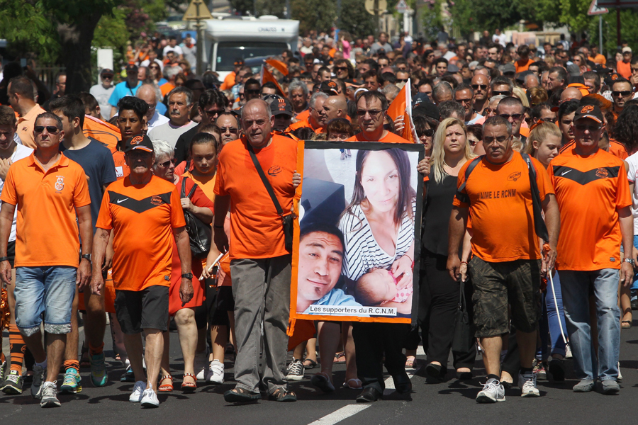 Narbonne supporters march in memory of Jerry Collins