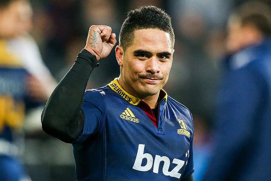 The Highlanders' Aaron Smith celebrates his side's finals win