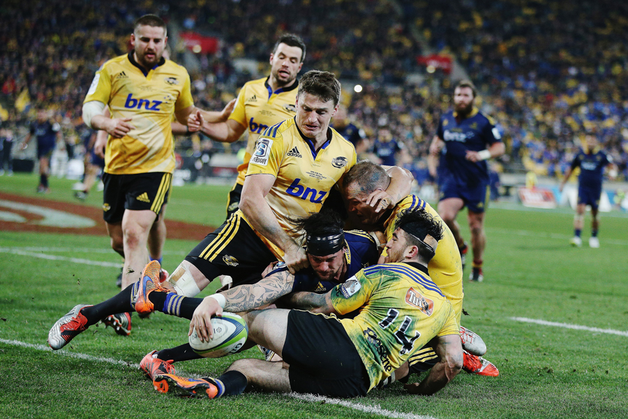 The Highlanders' Elliot Dixon dives over to score a controversial try