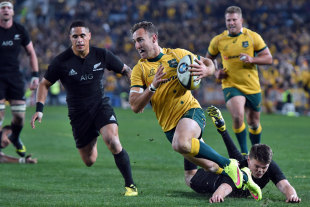Australia's Nic White runs in to score a try, Australia v New Zealand, The Rugby Championship, ANZ Stadium, Sydney, August 8, 2015
