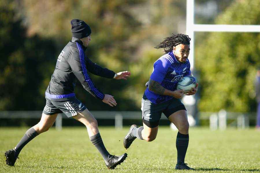 New Zealand's Ma'a Nonu runs the ball during an All Blacks training session
