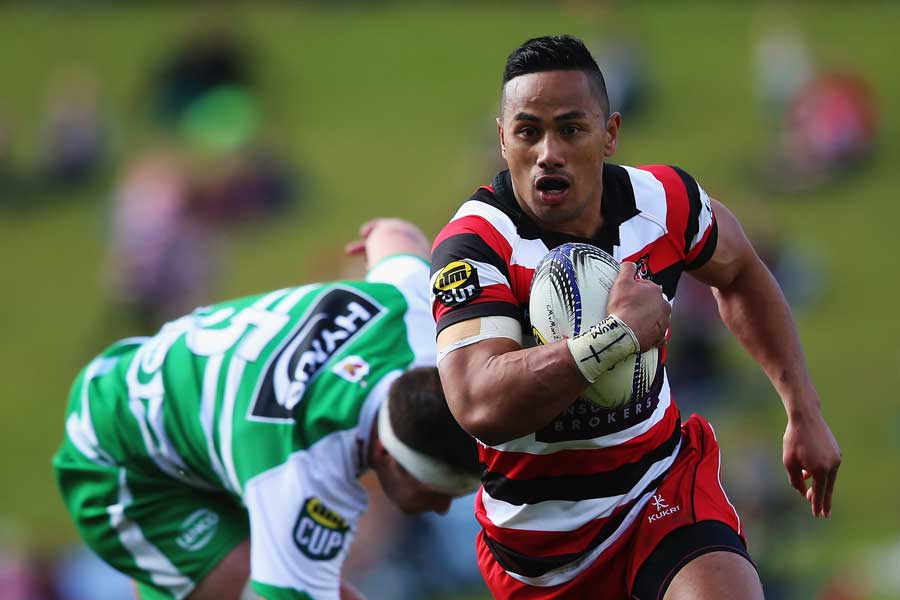 Counties Manukau's Toni Pulu makes a break to score a try