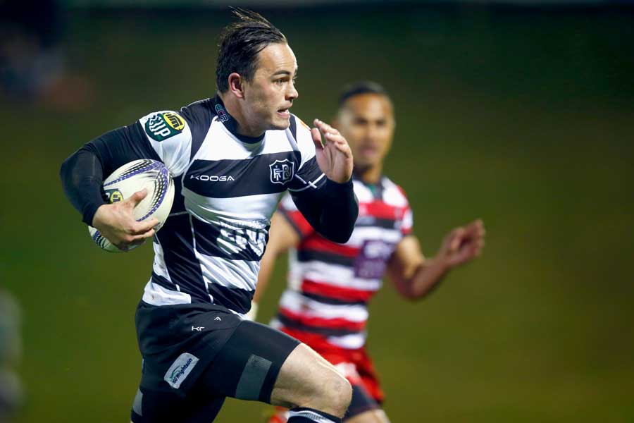 Hawke's Bay's Zac Guildford sprints clear to score a try