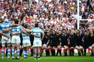Argentina look on as New Zealand perform The Haka during the 2015 Rugby World Cup Pool C match between New Zealand and Argentina at Wembley Stadium on September 20, 2015 in London, United Kingdom. (Photo by Paul Gilham/Getty Images)
