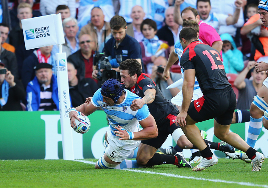  Tomas Lavanini of Argentina scores the opening try