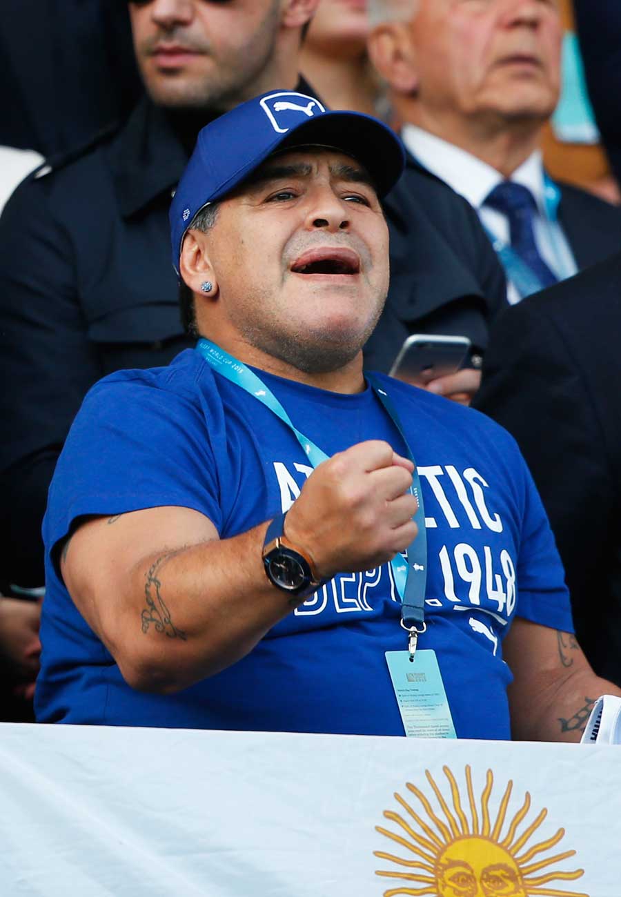 Diego Maradona cheers the Pumas