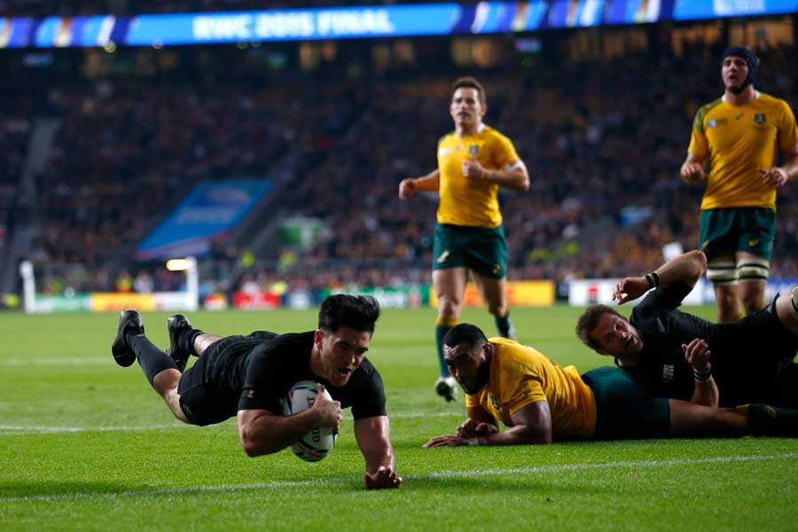 New Zealand's Nehe Milner-Skudder scores the first try of the 2015 Rugby World Cup final