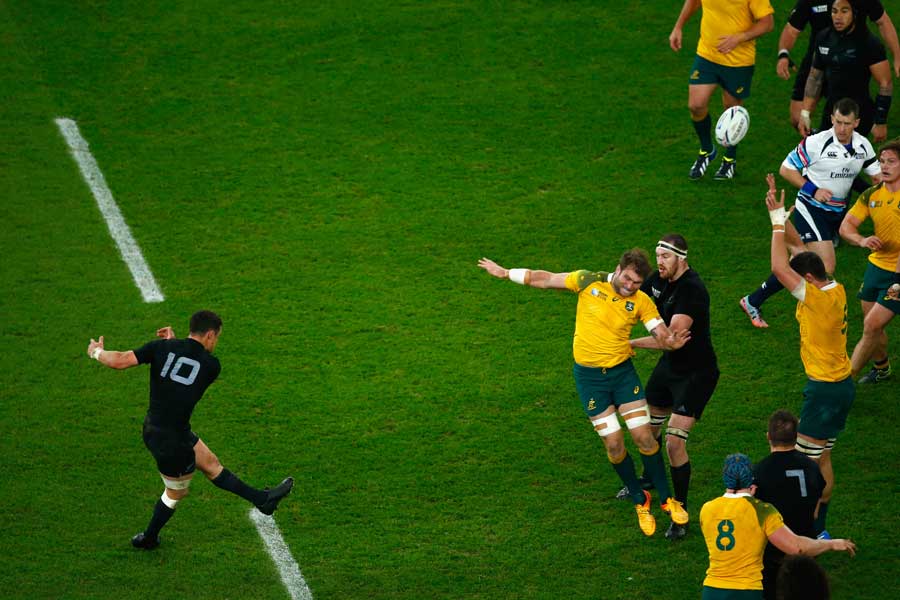 New Zealand's Dan Carter slots the decisive drop goal