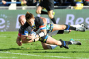 David Strettle scored two tries as Clermont held on for victory.