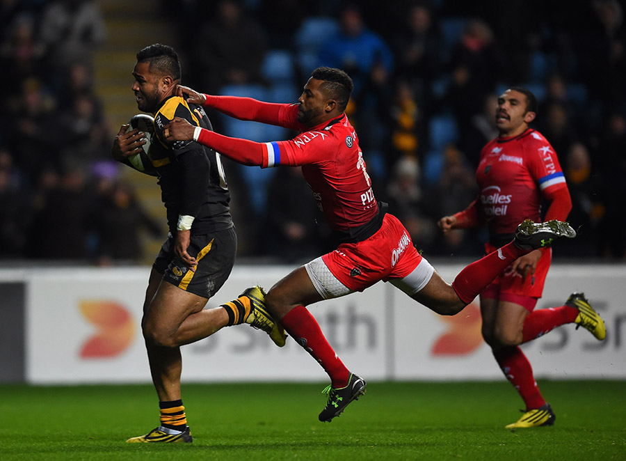 Frank Halai of Wasps scores a try under pressure from Delon Armitage 