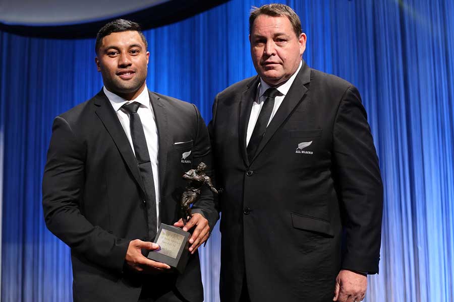 Lima Sopoaga recieves New Zealand Super Rugby Player of the Year award from All Blacks coach Steve Hansen.