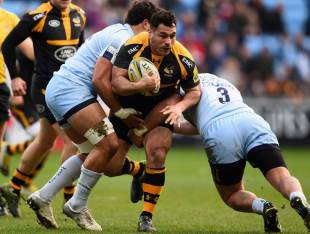 George Smith of Wasps is tackled by Nick Schonert of Worcester Warriors during the Aviva Premiership match between Wasps and Worcester Warriors at Ricoh Arena on January 10, 2016 in Coventry, England. (Photo by Laurence Griffiths/Getty Images)