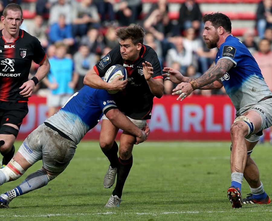 Toulouse's Toby Flood tries to make a break