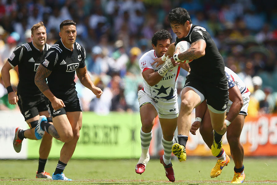 New Zealand 7s' Ben Lam cuts through the United States' defence