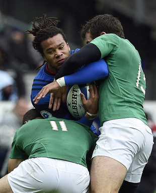 Ireland's centre Dave Kearney (L) and Ireland's wing Jared Payne (R) vies with France's Teddy Thomas during the Six Nations international rugby union match between France and Ireland on February 13, 2016 at the Stade de France in Saint-Denis, north of Paris. AFP PHOTO / FRANCK FIFE / AFP / FRANCK FIFE 