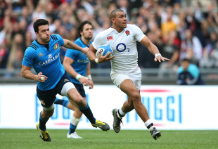 ROME, ITALY - FEBRUARY 14:  Jonathan Joseph of England runs in his team's second try during the RBS Six Nations match between Italy and England at the Stadio Olimpico on February 14, 2016 in Rome, Italy.  (Photo by David Rogers/Getty Images)