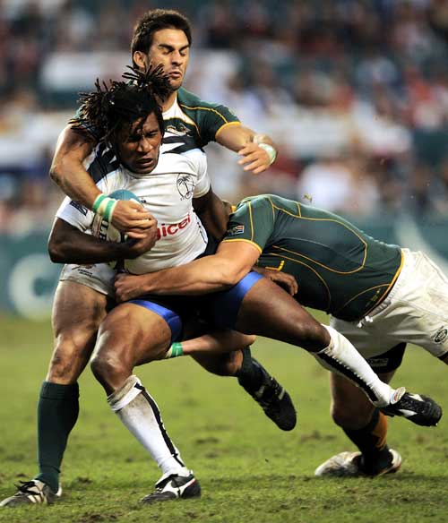 Fiji's Nasoni Roko is tackled by South Africa's Frankie Horne and Robert Ebersohn 