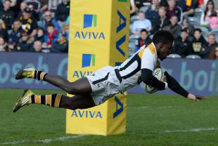 Christian Wade of Wasps scoring his fifth try of the match during the Aviva Premiership match between Worcester Warriors and Wasps at Sixways Stadium on April 16, 2016 in Worcester, England.