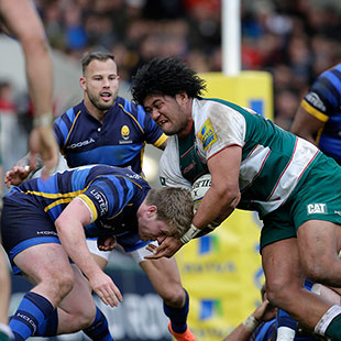 Opeti Fonua of Leicester Tigers powers through the Worcester defence to score a try during the Aviva Premiership match between Leicester Tigers and Worcester Warriors at Welford Road on April 30 in Leicester, United Kingdom. (Photo by Malcolm Couzens/Getty Images)